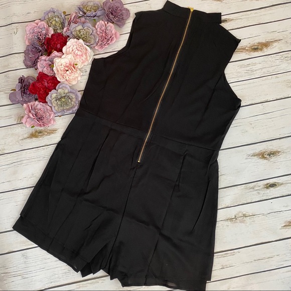 Sexy V Neck Keyhole Sleeveless Floral Embroidered Short Playsuit - Picture 7 of 16